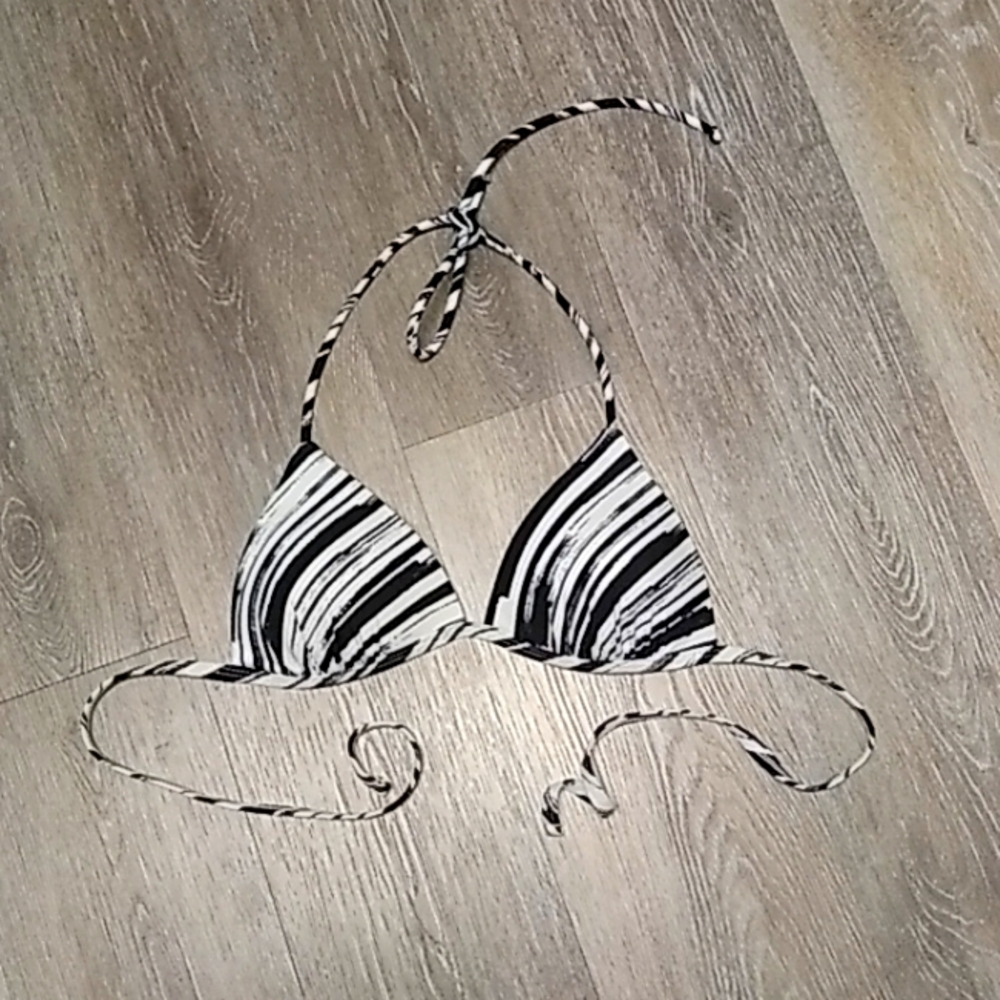 NWOT Bikini top